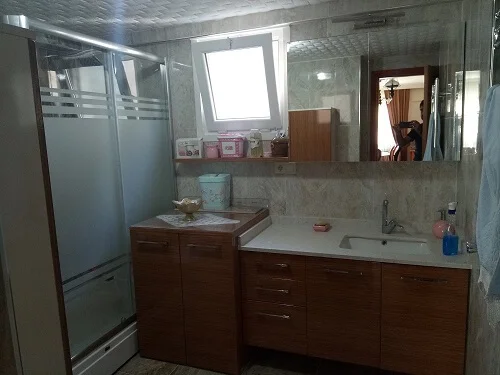Karşıyaka Alaybey Neoklasik Çıtalı Banyo Dolabı - Karşıyaka / Alaybey