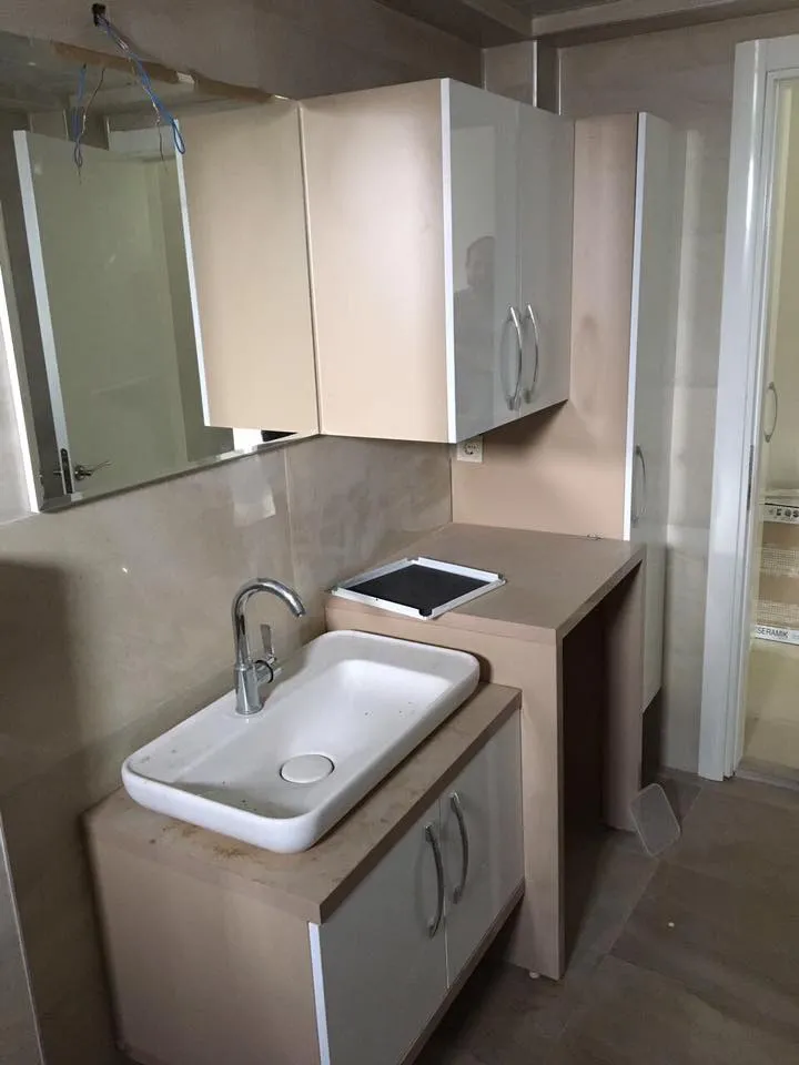 Cem Yeşilay Luxury Sıfır Derzli Monoblok Döküm Lavabolu Banyo Dolabı (MODEL-15) - Buca Adatepe özel mimari imalat
