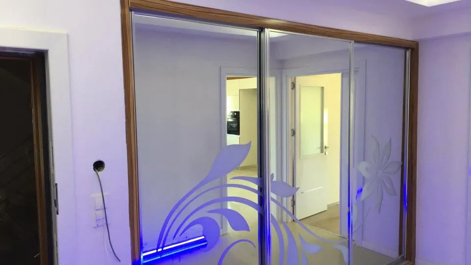 Cem Yeşilay Luxury Ortası Cam Takı Adalı Lüks Giyinme Odası Dolabı (MODEL-2-3) - Buca Adatepe özel mimari imalat