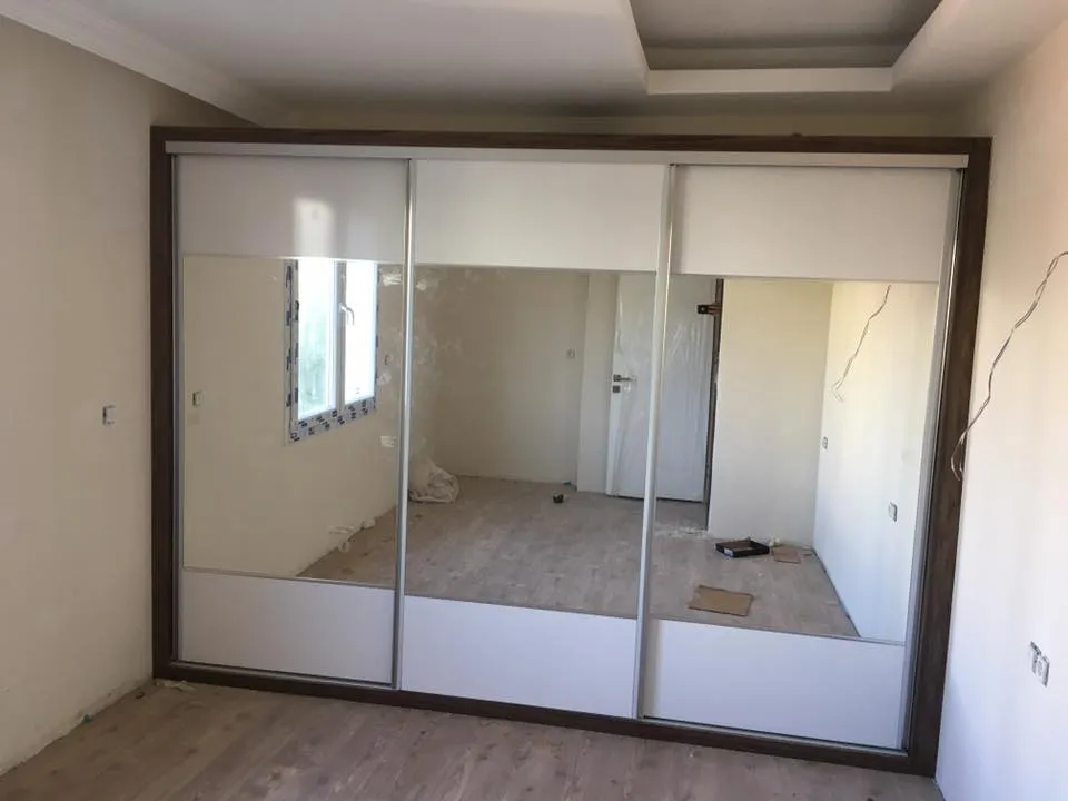 Cem Yeşilay Luxury Bronz Cam Kapaklı Şık Aydınlatmalı Ebeveyn Gardırobu (MODEL-22-3) - Buca Adatepe özel mimari imalat