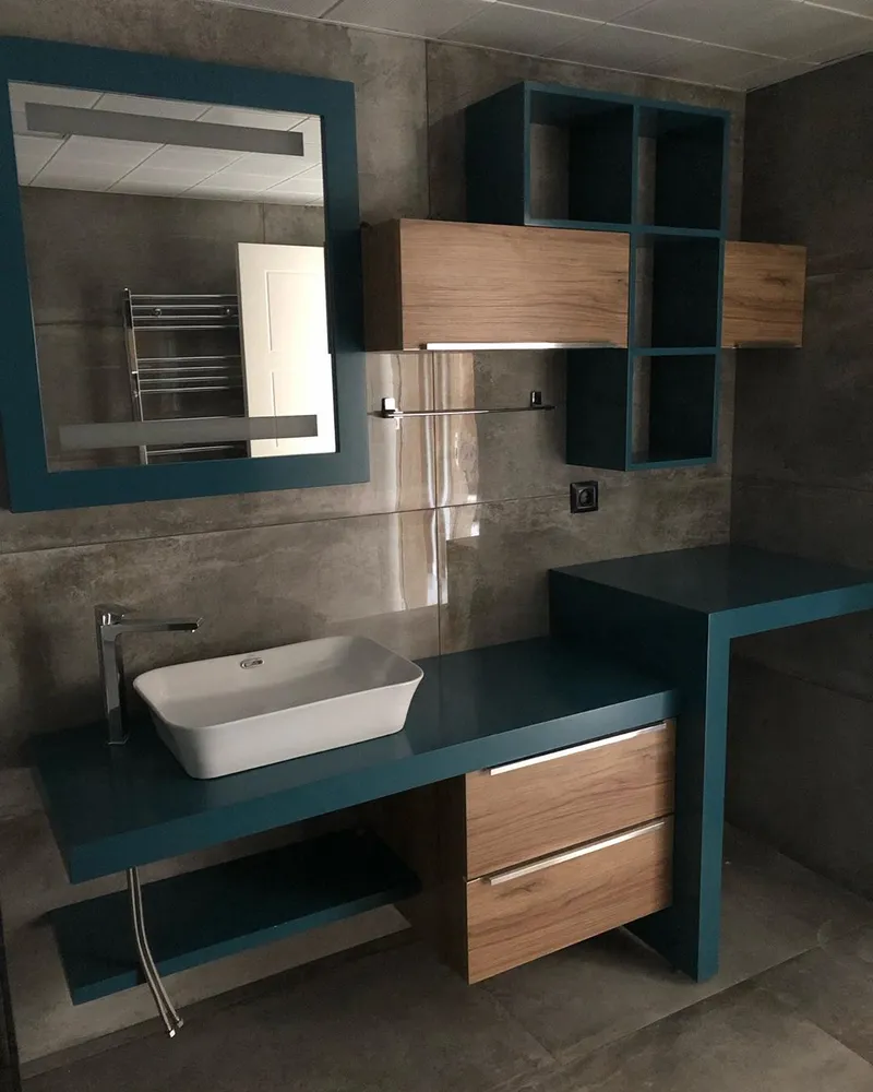 Cem Yeşilay Luxury Saat & Sıcaklık Göstergeli Akıllı LED Aynalı Dolap (MODEL-23) - Buca Adatepe özel mimari imalat