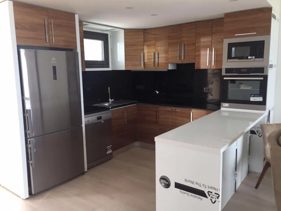 Cem Yeşilay Luxury Açık Gri İpek Mat Lake & Ahşap Bar Masalı Mutfak (MODEL-25-3) - Buca Adatepe özel mimari imalat