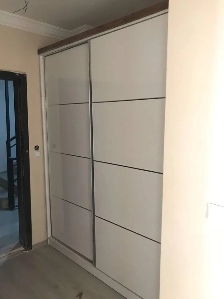Cem Yeşilay Luxury Füme Reflekte Cam Kapaklı Alüminyum Çerçeveli Gardırop (MODEL-5-3) - Buca Adatepe özel mimari imalat